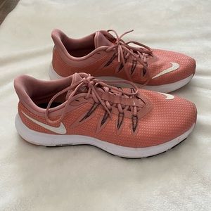 Womens Nike quest running shoes
